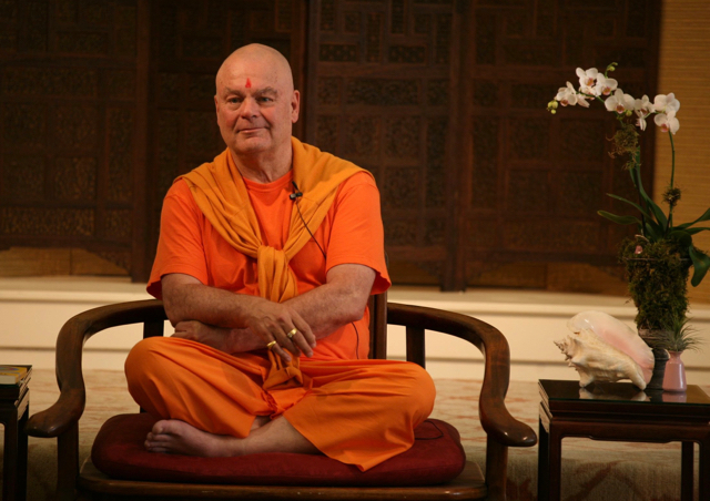 Swami Chetanananda at retreat